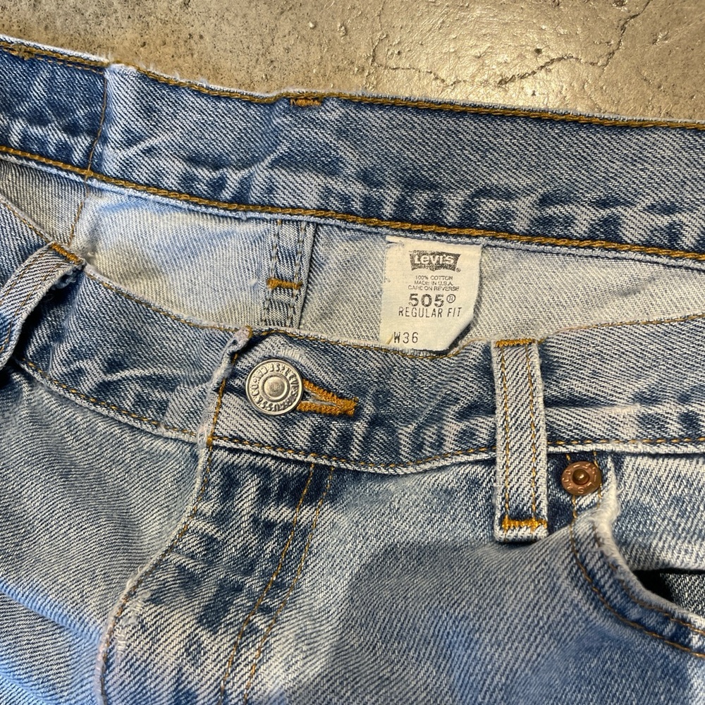 Vintage Levi’s 505 denim light wash shorts jorts size 36 - Picture 2 of 8